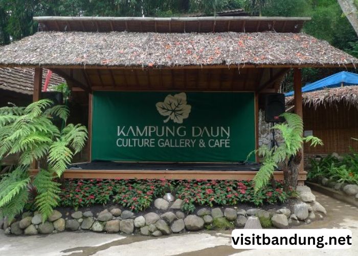 Wisata Kuliner di Kampung Daun, Bandung