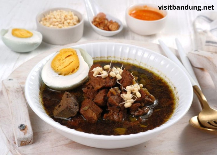 Menikmati Kelezatan Sup Daging Kluwek, Kuliner Khas Surabaya